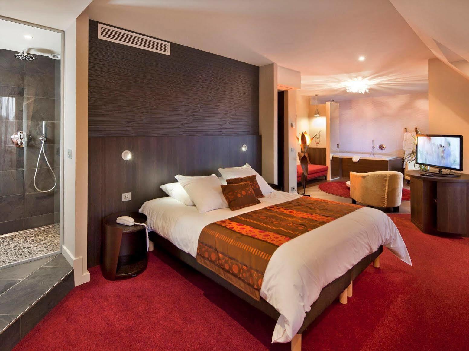 Logis Hotel Restaurant Muller นีเดอร์บรอนน์-เลส์-แบ็งส์ ภายนอก รูปภาพ